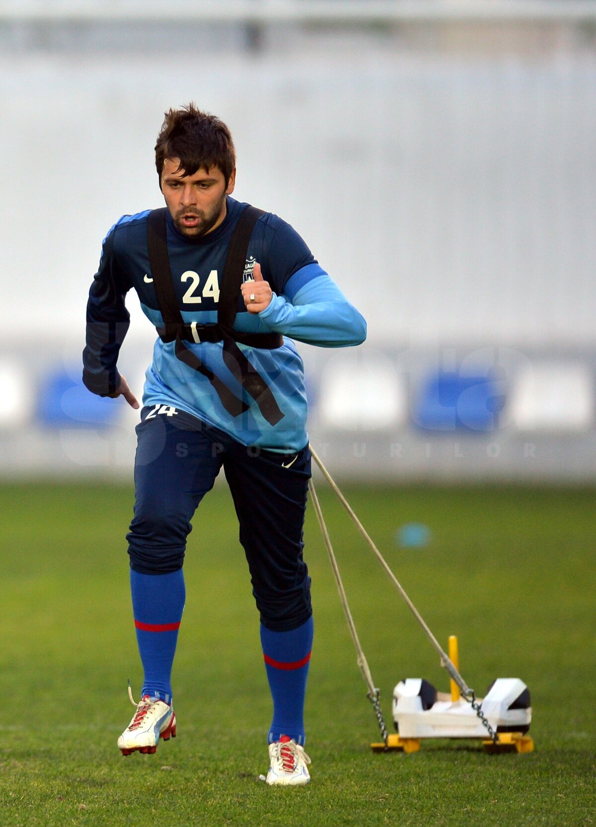 FOTO EXCLUSIV Trei feţe noi la antrenamentele Stelei din Spania » Jucătorii trag tare să-l impresioneze pe Reghe