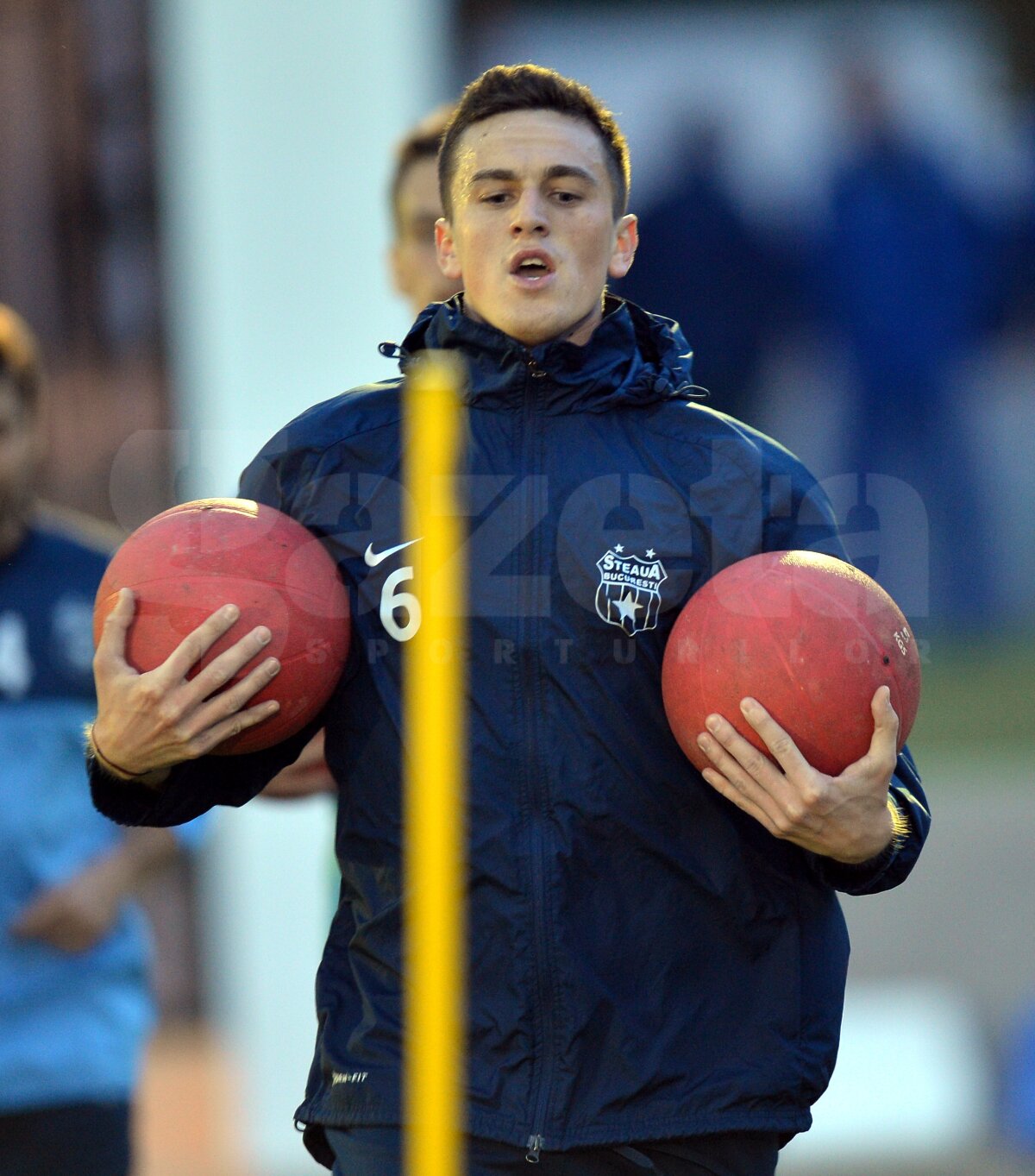 FOTO EXCLUSIV Trei feţe noi la antrenamentele Stelei din Spania » Jucătorii trag tare să-l impresioneze pe Reghe