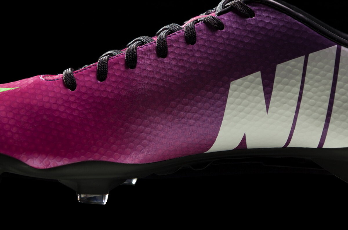 Mercurial Vapor IX oferă performanţă şi viteză explozivă pentru cei mai rapizi jucători din lume