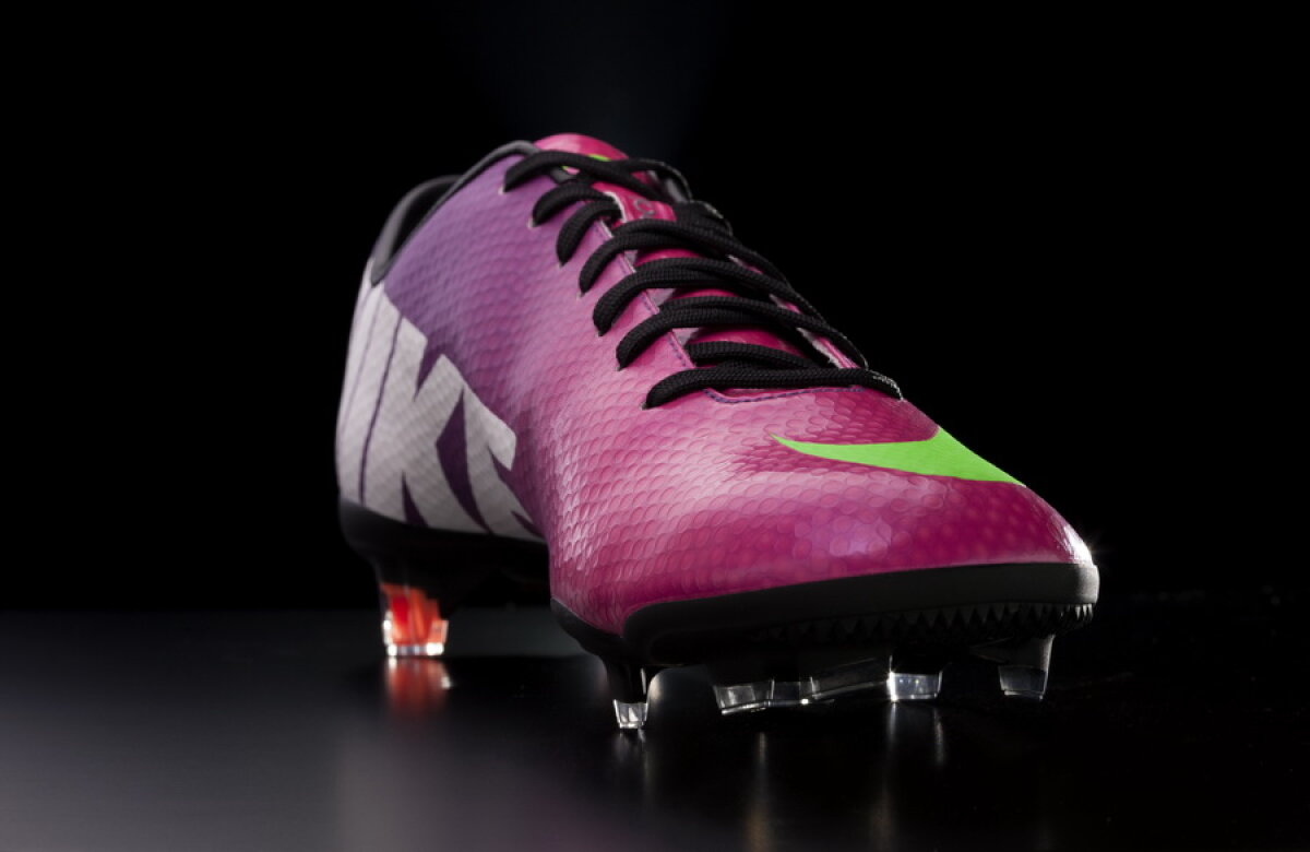 Mercurial Vapor IX oferă performanţă şi viteză explozivă pentru cei mai rapizi jucători din lume