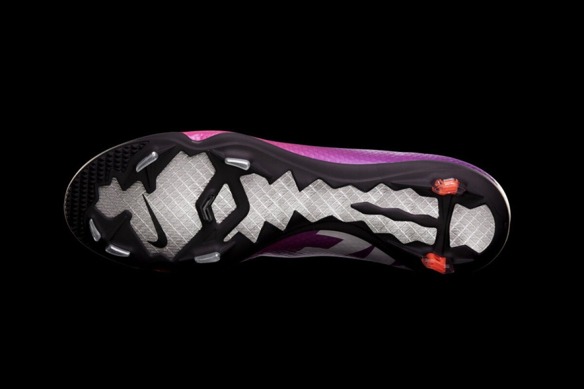 Mercurial Vapor IX oferă performanţă şi viteză explozivă pentru cei mai rapizi jucători din lume