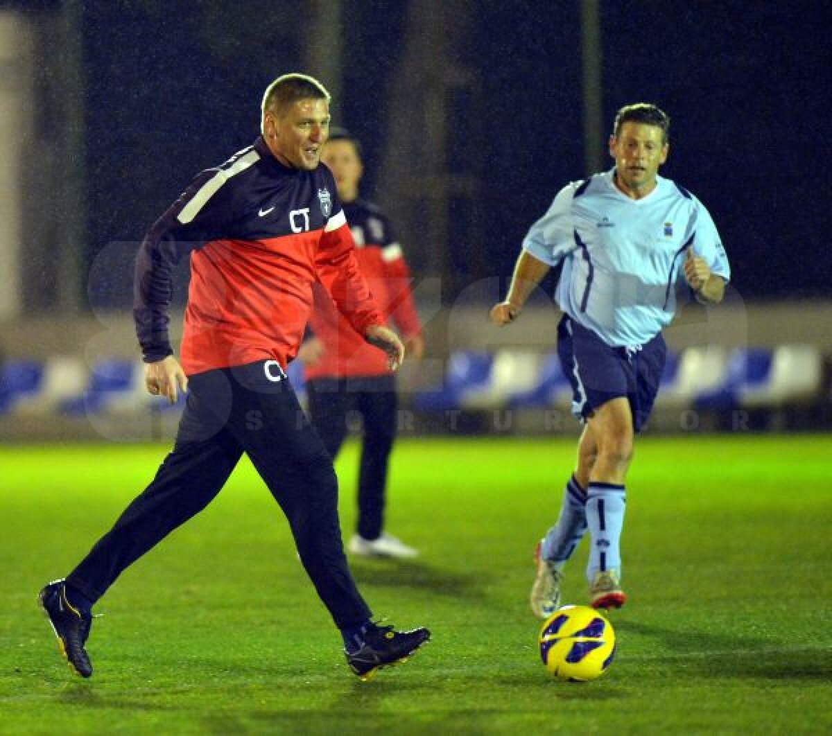 FOTO Reghe poate! :D » Tehnicianul Stelei a fost în mare formă la un amical cu amatorii din Benahavis