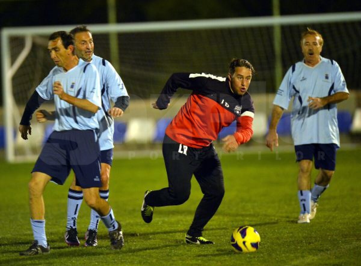 FOTO Reghe poate! :D » Tehnicianul Stelei a fost în mare formă la un amical cu amatorii din Benahavis