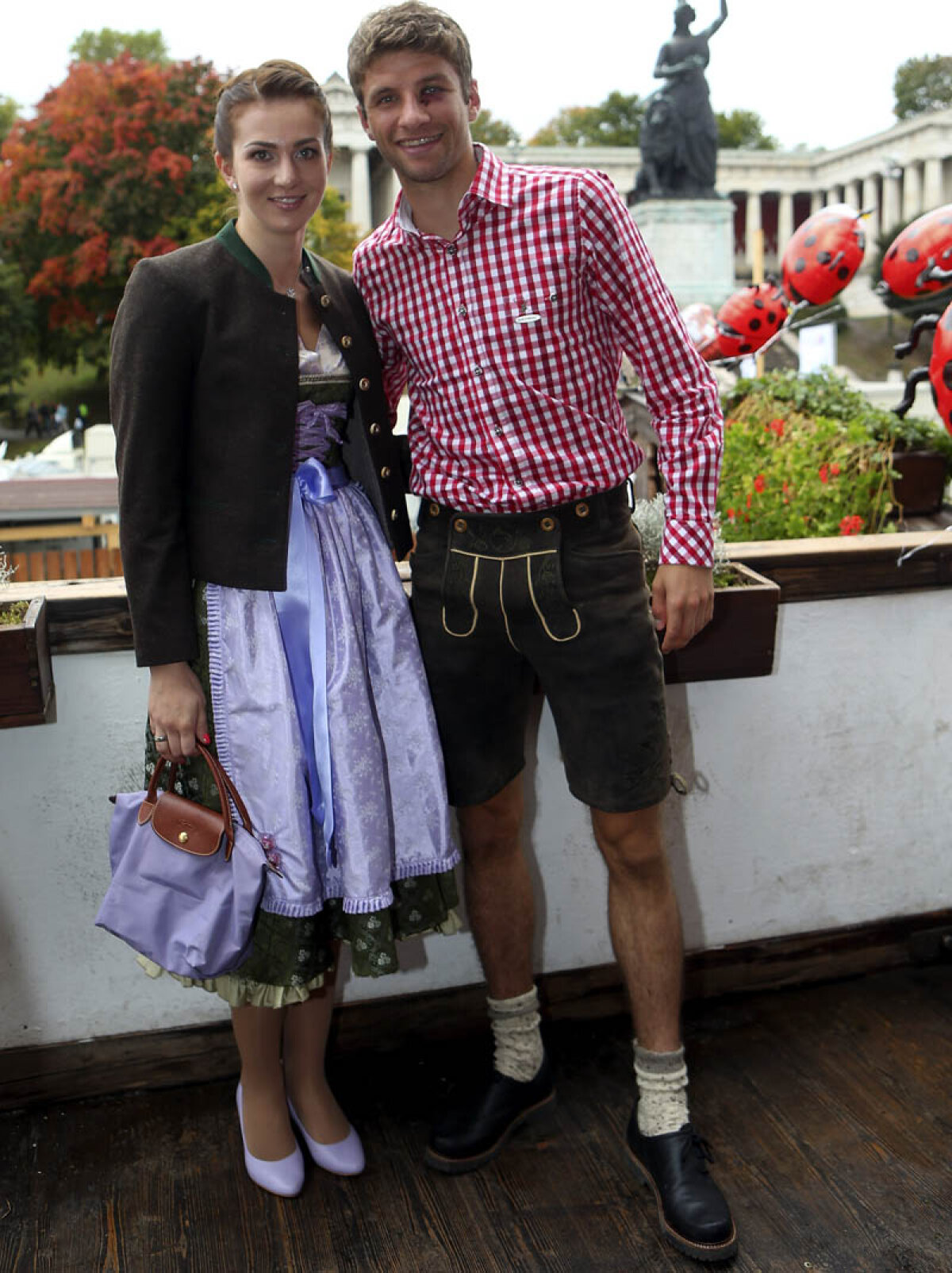 Pep, nu te speria! » Recomandările Bild-ului pentru Guardiola: cîrnaţi, binoclu, căşti, pantaloni scurţi