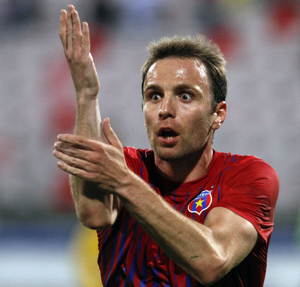 Martinovici îl asociază pe antrenorul Stelei cu un personaj dubios din Belgrad: "Reghe, ai grijă!"