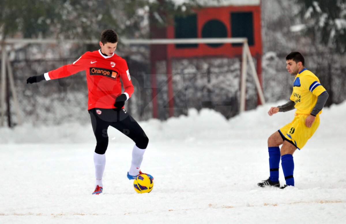 FOTO Dinamo - FC Rîşnov 8-1 » "Cîinii" s-au distrat în primul meci din 2013