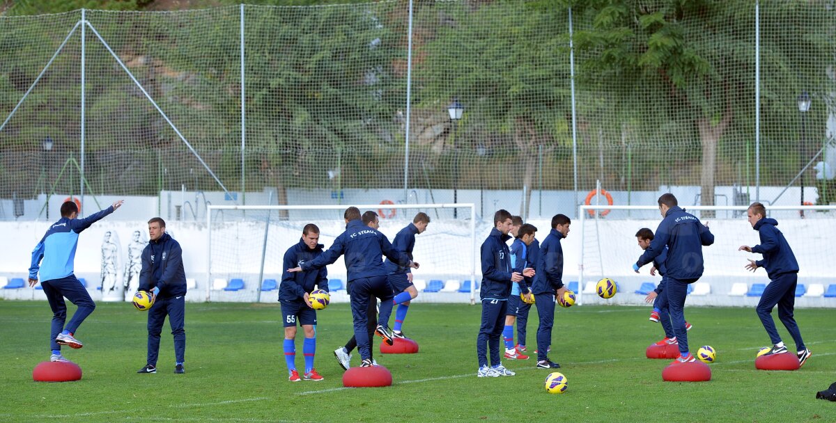 FOTO Steliştii trag tare la antrenamente cu 3 săptămîni înainte de meciul cu Ajax