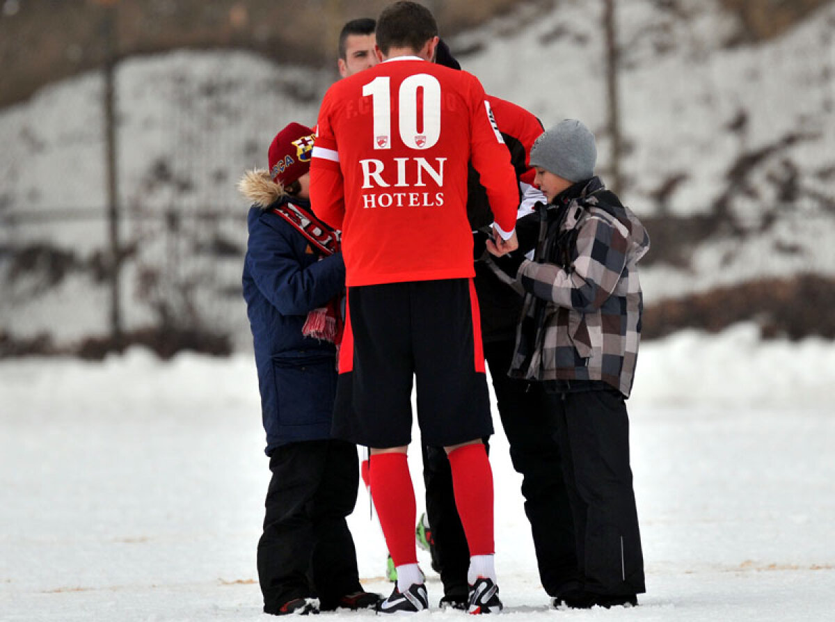 FOTO "Haita" dezlănţuită » Dinamo s-a distrat în amicalul cu FC Rîşnov, scor 8-1. Cristea a marcat o triplă