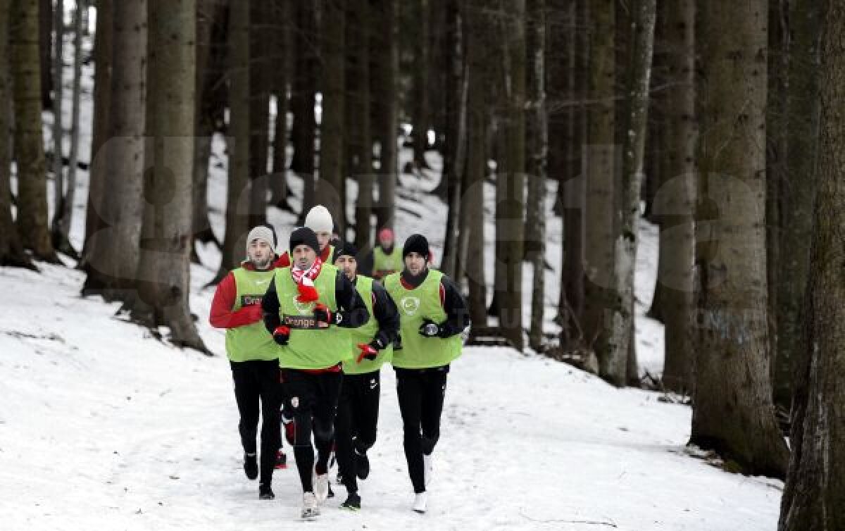 FOTO Talismanul "Corbului" » Dănciulescu nu se desparte în Poiana Braşov de fularul cu Dinamo