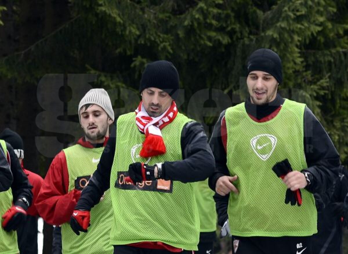 FOTO Talismanul "Corbului" » Dănciulescu nu se desparte în Poiana Braşov de fularul cu Dinamo