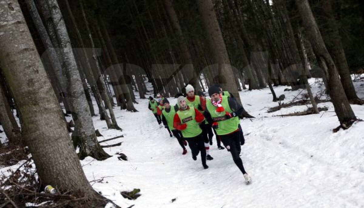 FOTO Talismanul "Corbului" » Dănciulescu nu se desparte în Poiana Braşov de fularul cu Dinamo