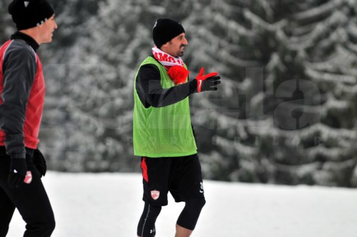 FOTO Talismanul "Corbului" » Dănciulescu nu se desparte în Poiana Braşov de fularul cu Dinamo