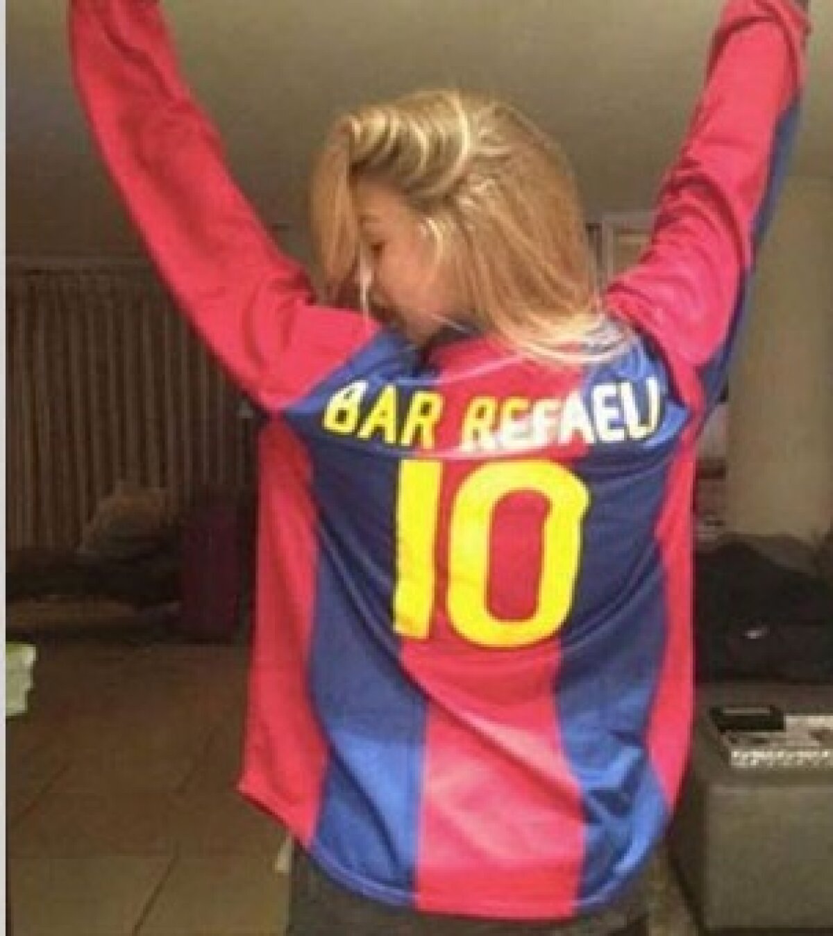 FOTO Consoartele catalanilor se pot linişti » Bar Refaeli: ”Messi este campionul meu!”