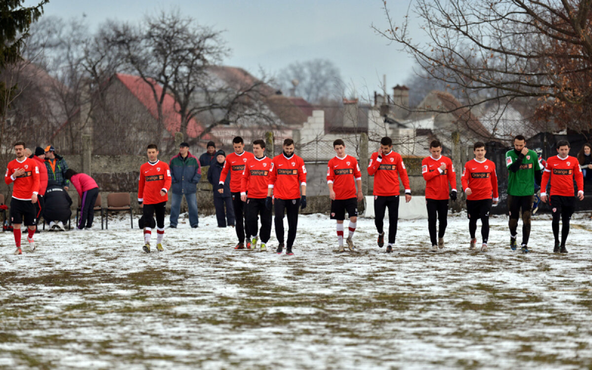 FOTO Farmecul vieţii la ţară » Distracţie şi voie bună la amicalul lui Dinamo cu AS Vulcan, 11-0