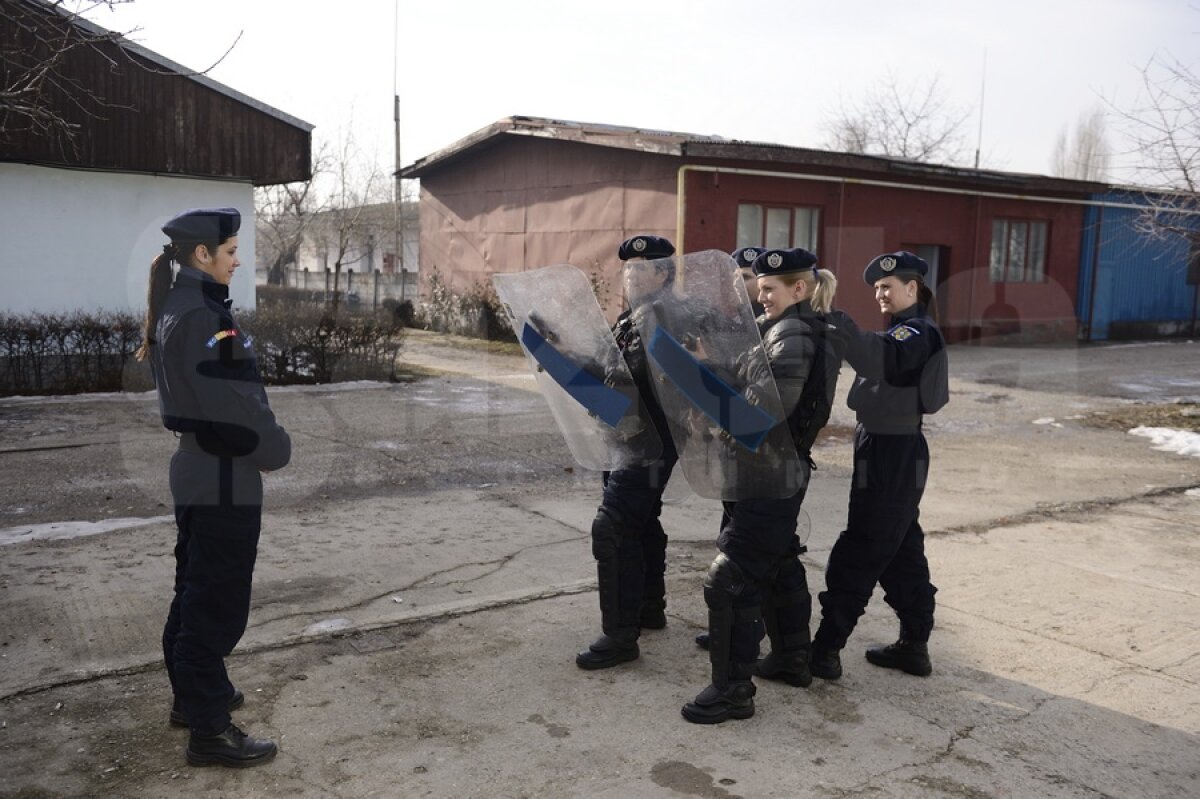 Gazeta a participat la un antrenament al reprezentantelor sexului frumos din cadrul Jandarmeriei Bucureşti » Divele cu baston!