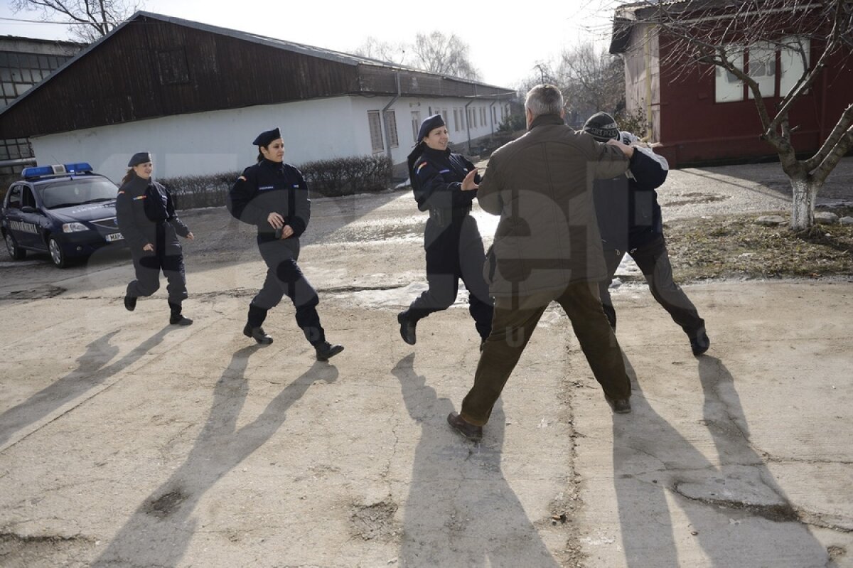 Gazeta a participat la un antrenament al reprezentantelor sexului frumos din cadrul Jandarmeriei Bucureşti » Divele cu baston!