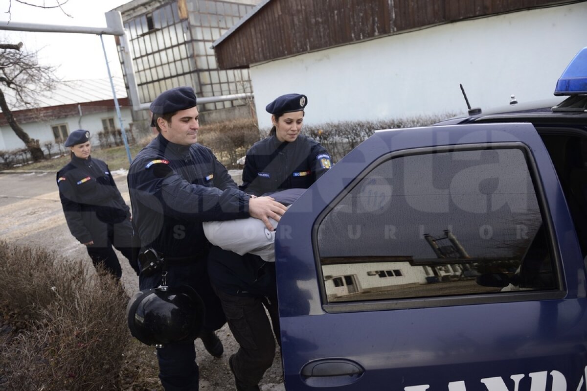 Gazeta a participat la un antrenament al reprezentantelor sexului frumos din cadrul Jandarmeriei Bucureşti » Divele cu baston!