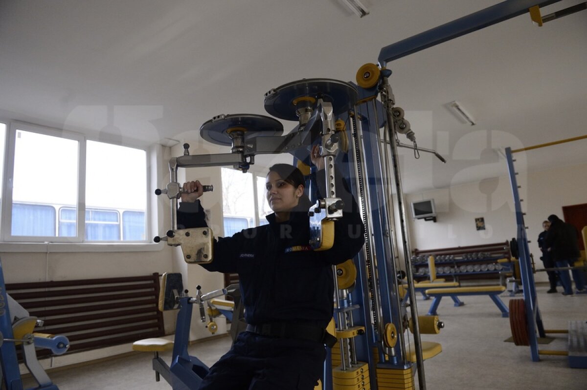 Gazeta a participat la un antrenament al reprezentantelor sexului frumos din cadrul Jandarmeriei Bucureşti » Divele cu baston!