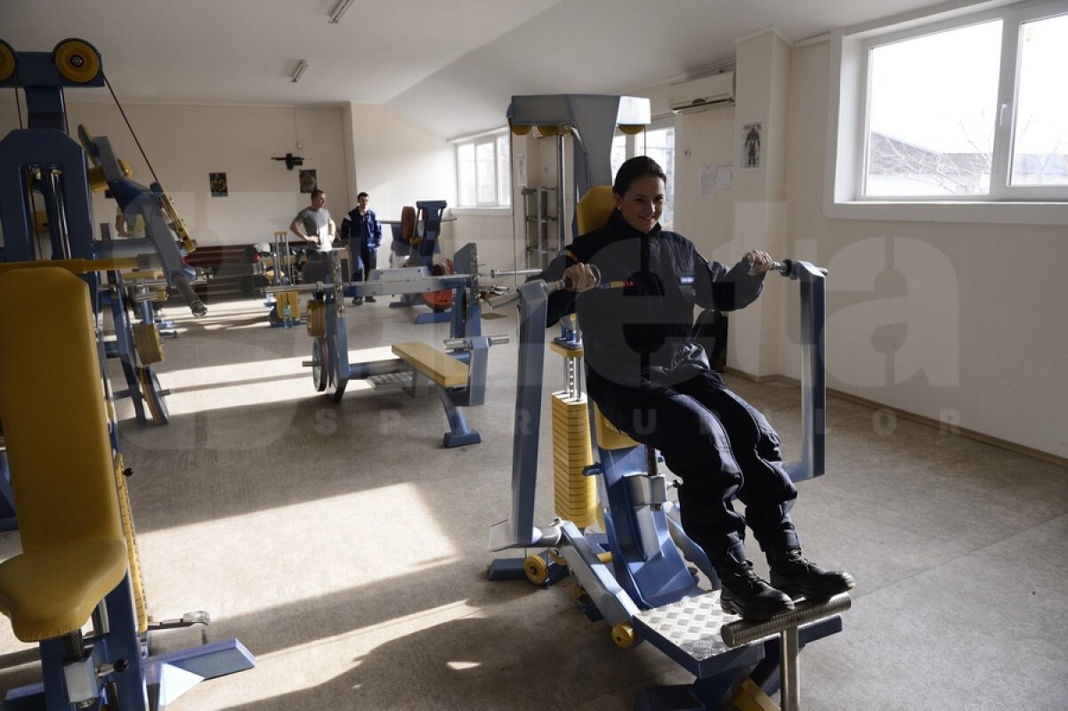 Gazeta a participat la un antrenament al reprezentantelor sexului frumos din cadrul Jandarmeriei Bucureşti » Divele cu baston!