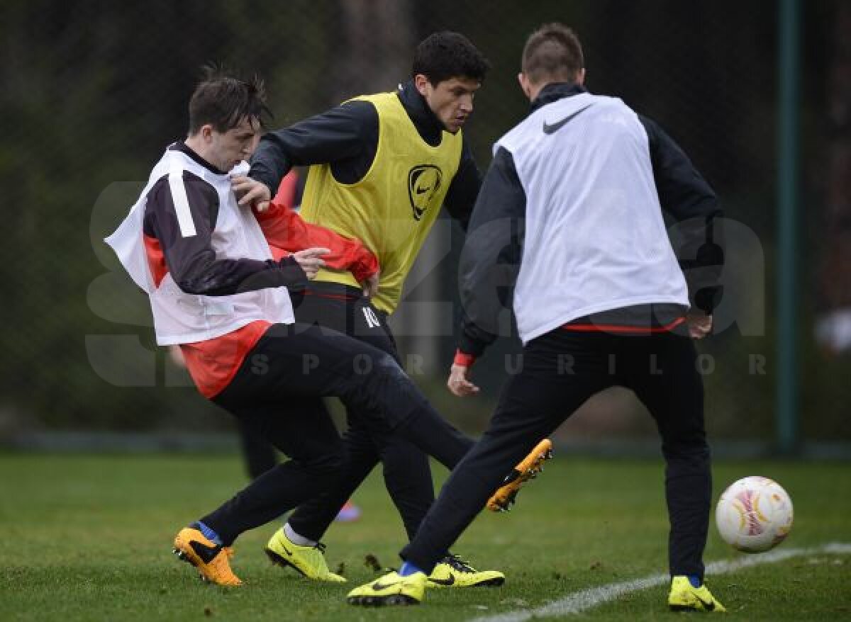 FOTO Pastilaţi-l că-l ia vîntul » Ieri, Rîpă abia s-a ţinut pe picioare la duelurile cu coechipierii de la Steaua