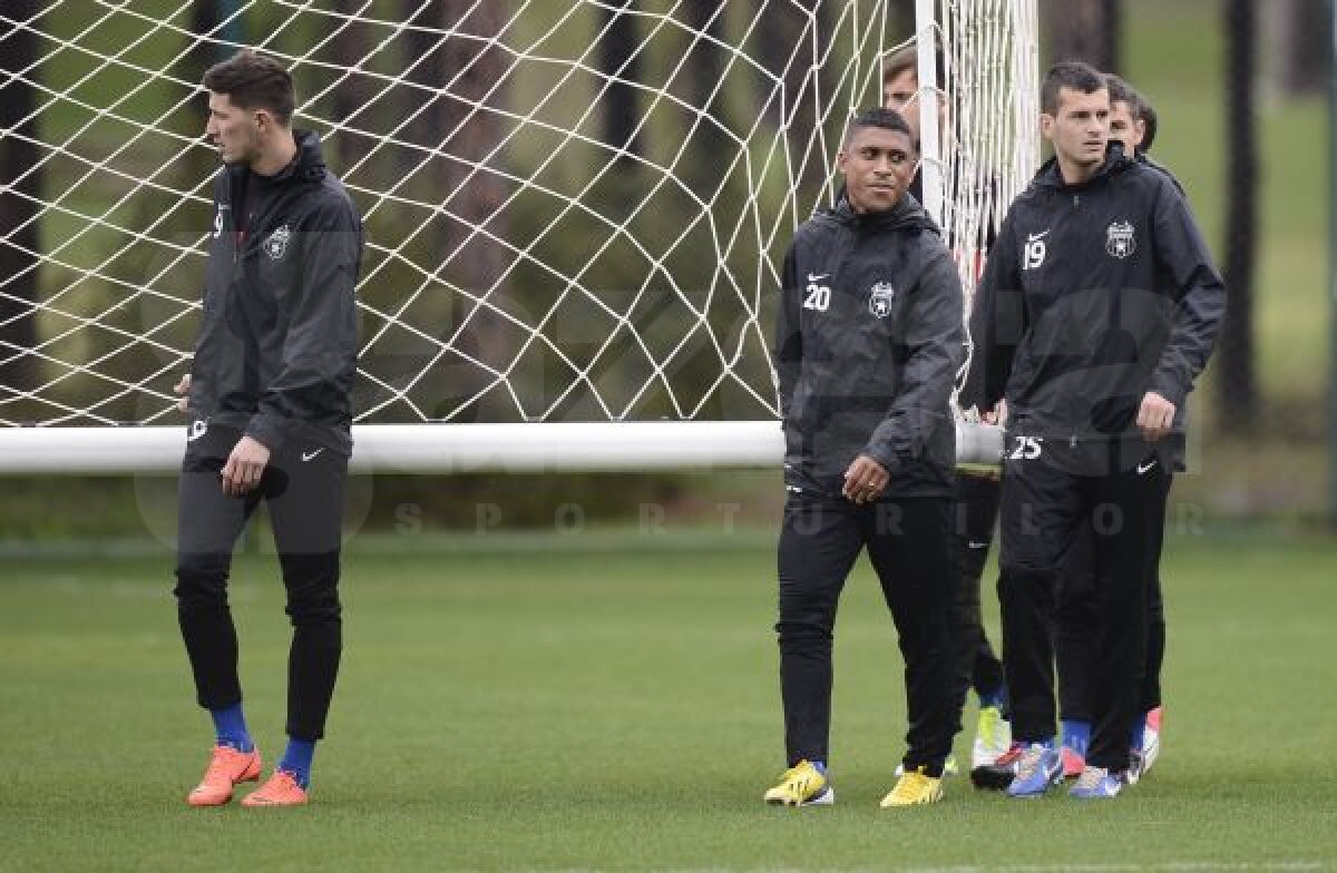 FOTO Se antrenează să scape de Ajax » Gata cu partea fizică! Reghe a început să pregătească duelurile din Europa