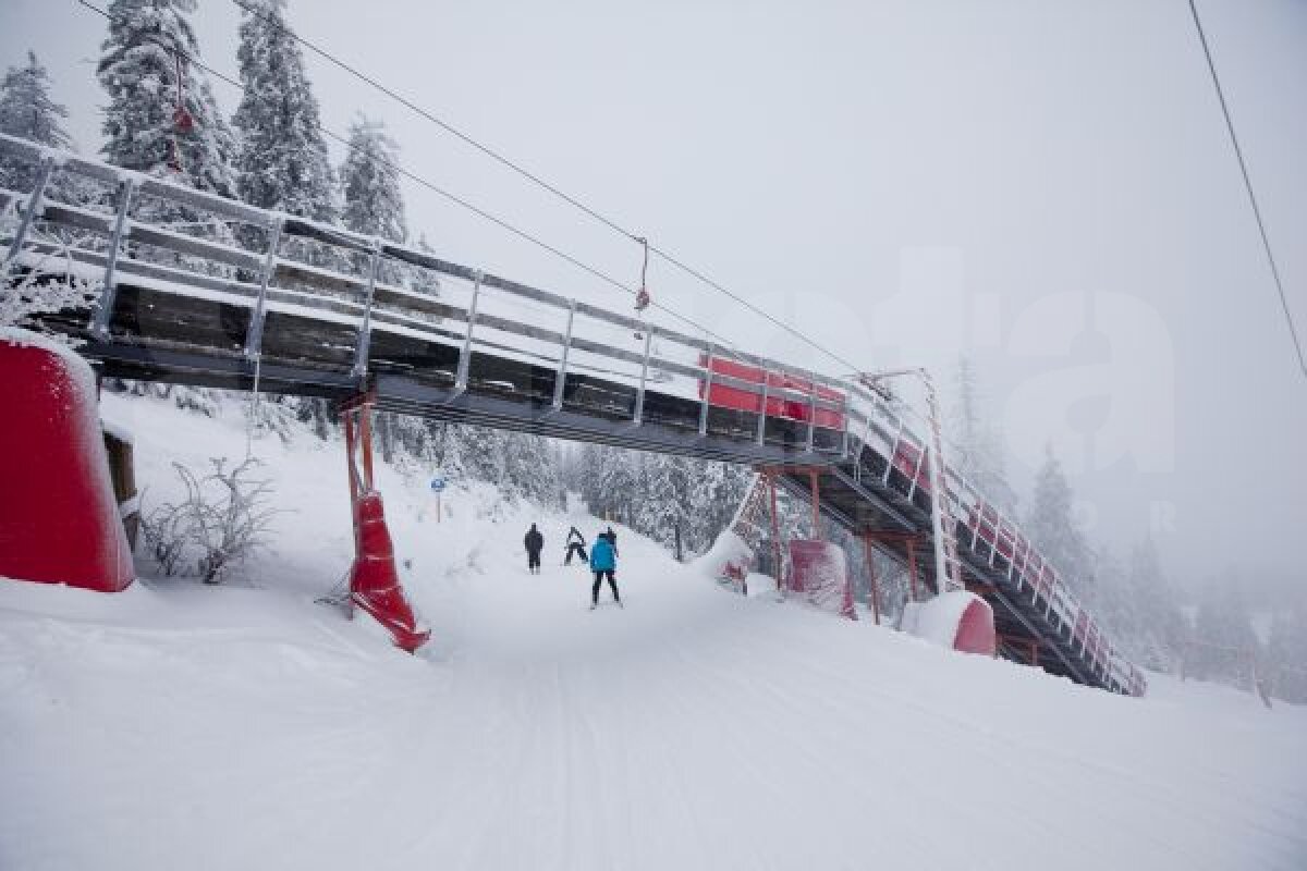 FOTO Drumul roşu e albastru » Cea mai lungă pîrtie de schi din România se găseşte în Poiana Braşov