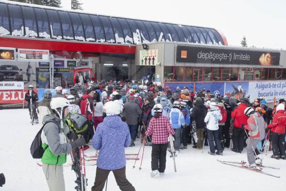 FOTO Drumul roşu e albastru » Cea mai lungă pîrtie de schi din România se găseşte în Poiana Braşov