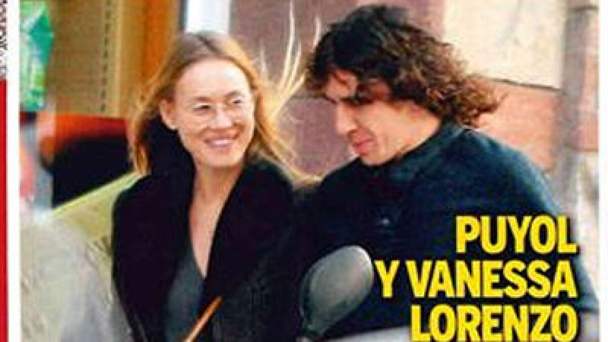 FOTO O nouă cucerire » Puyol şi modelul Vanessa Lorenzo au fost fotografiaţi la plimbare prin Barcelona