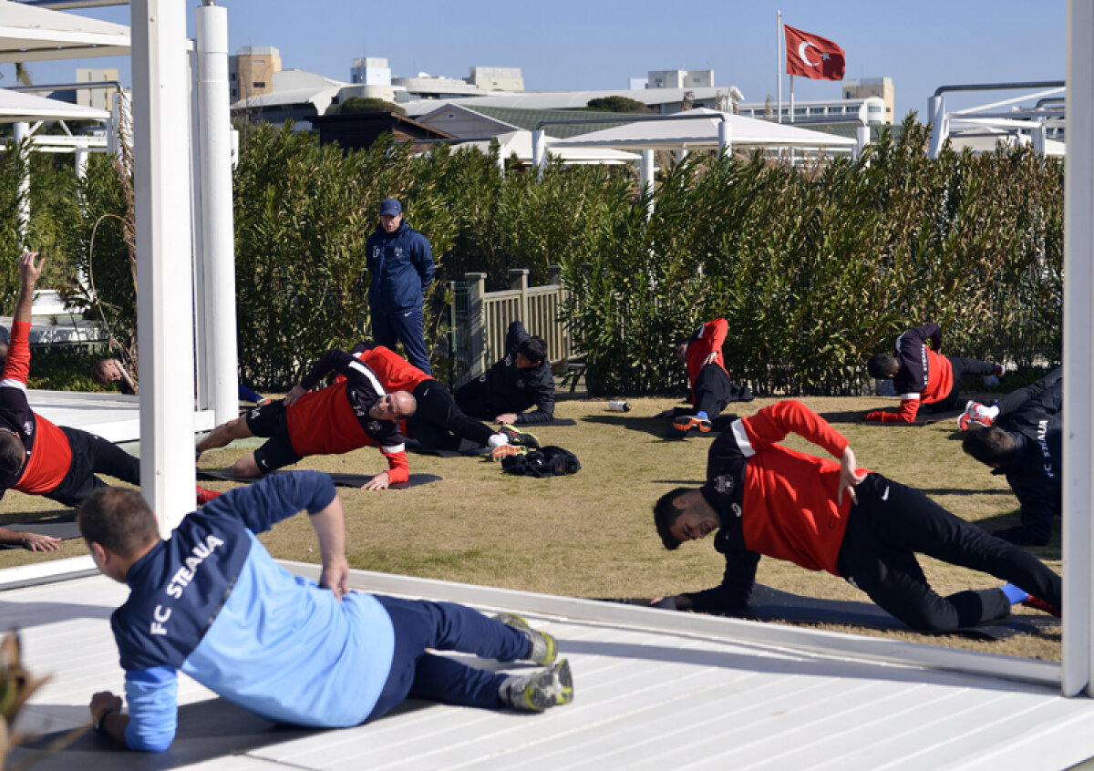 FOTO Copacabana nemţească :) Steaua s-a antrenat pe plajă în Antalya, sub comanda lui Thomas Neubert