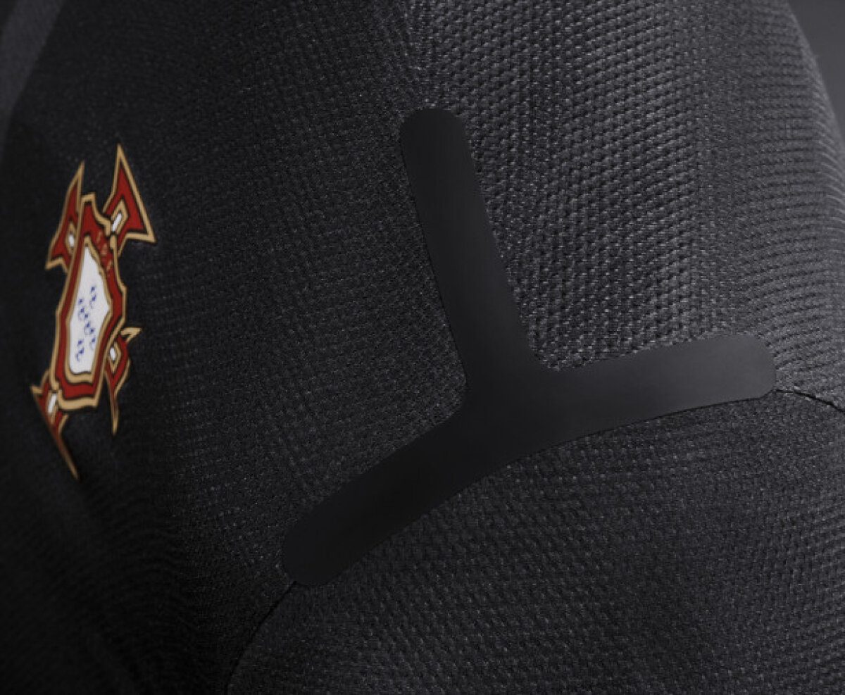 GALERIE FOTO » Noul tricou al Portugaliei poate candida la echipamentul anului! Iată cum arată