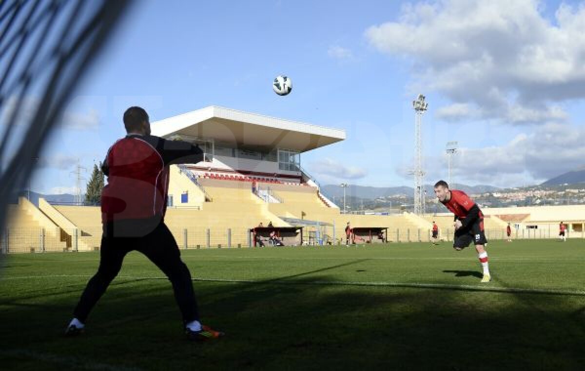 FOTO În haită nu se latră » Antrenamentele dinamoviştilor din Spania au intensitatea unei partide pe viaţă şi pe moarte