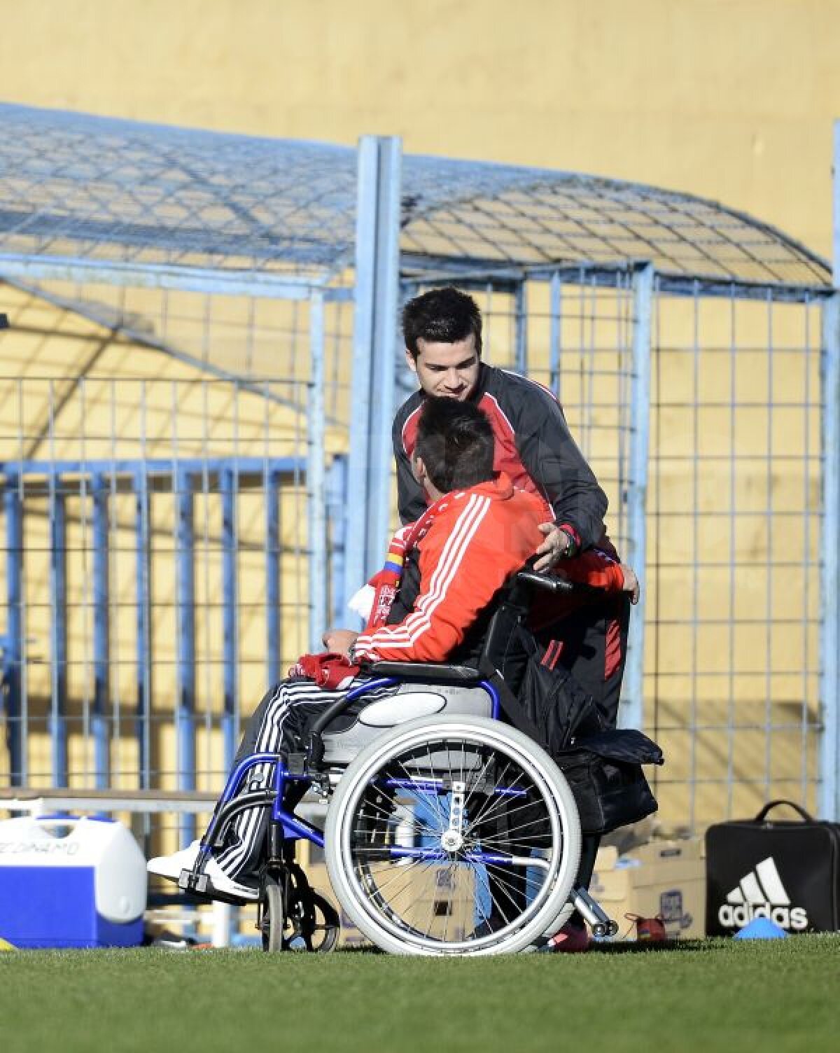 FOTO În haită nu se latră » Antrenamentele dinamoviştilor din Spania au intensitatea unei partide pe viaţă şi pe moarte