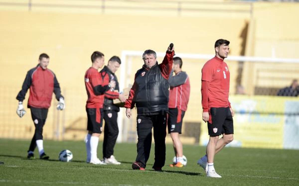 FOTO În haită nu se latră » Antrenamentele dinamoviştilor din Spania au intensitatea unei partide pe viaţă şi pe moarte