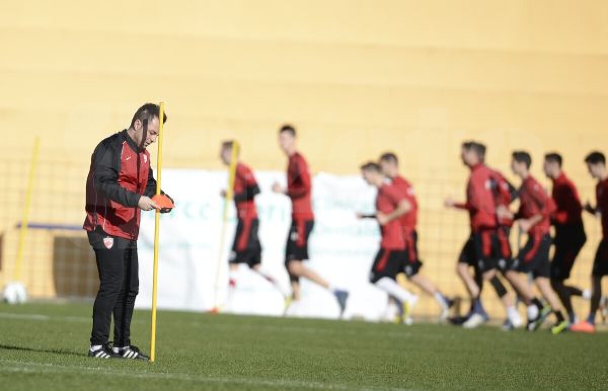 FOTO În haită nu se latră » Antrenamentele dinamoviştilor din Spania au intensitatea unei partide pe viaţă şi pe moarte