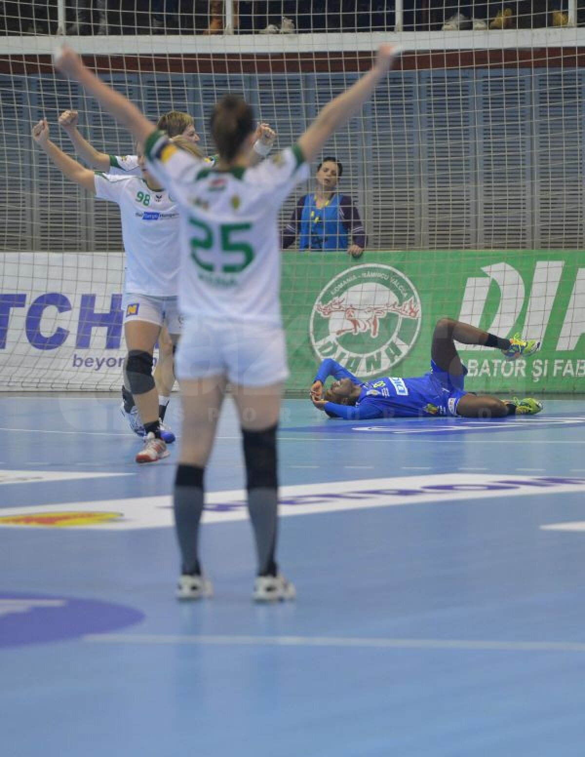 FOTO Duş rece de februarie » Oltchim a început strîmb în grupele principale ale Ligii, pierzînd cu Ferencvaros, 22-23