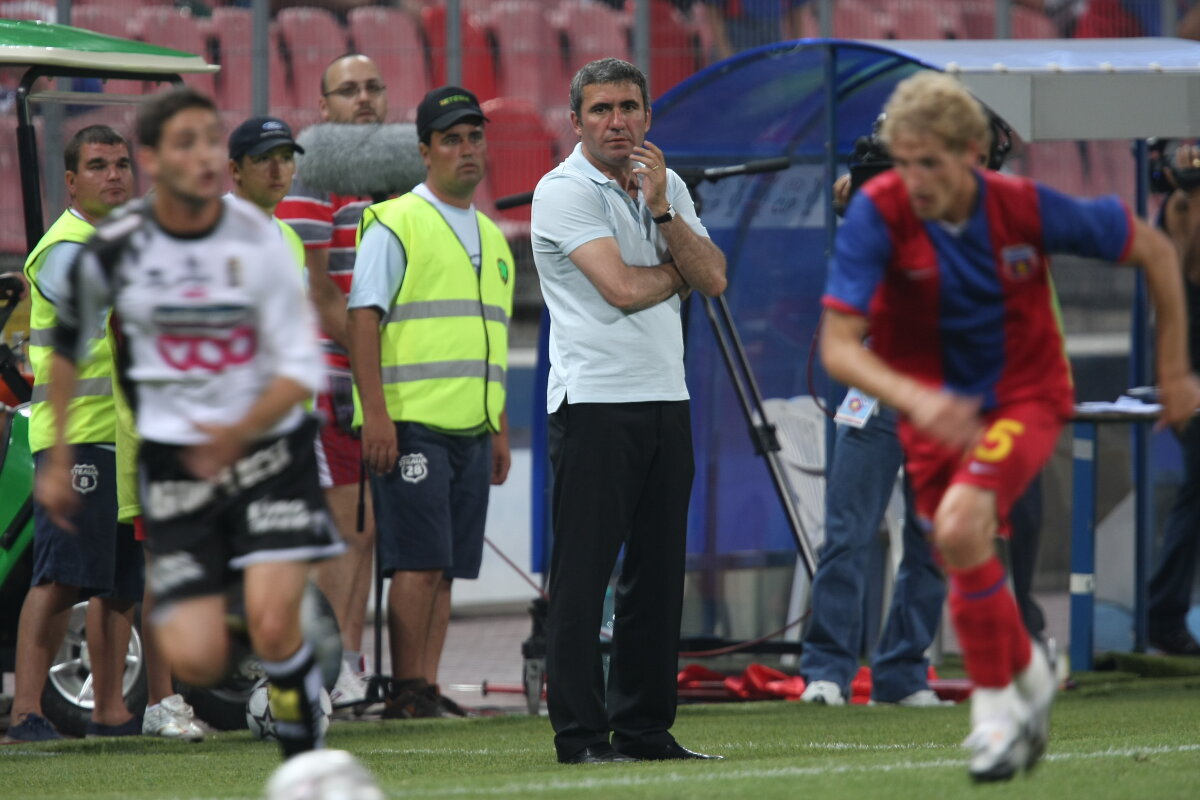 VIDEO + FOTO La mulţi ani, Gică! Top 10 imagini cu "Regele" şi cele mai tari goluri din carieră