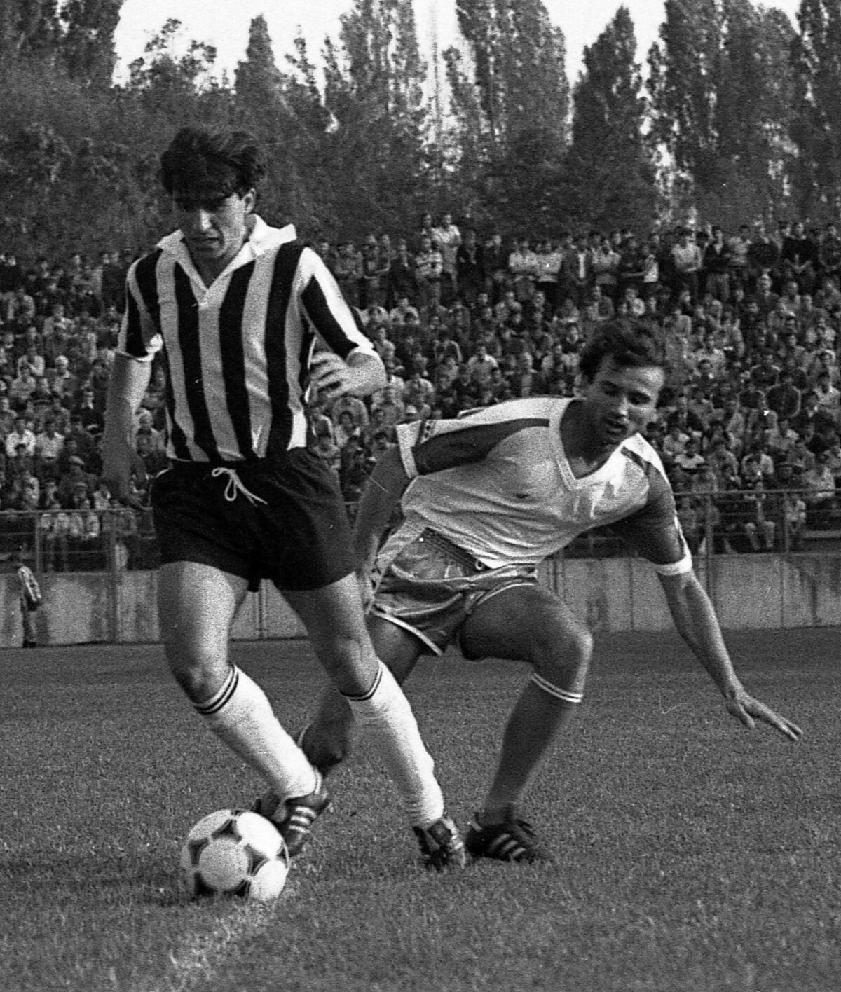 VIDEO + FOTO La mulţi ani, Gică! Top 10 imagini cu "Regele" şi cele mai tari goluri din carieră