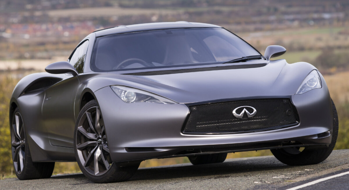 FOTO Un test unic » Drive-testul cu Infiniti Emerg-e a avut loc pe pista pe care James Bond şi-a răsturnat Aston Martin-ul
