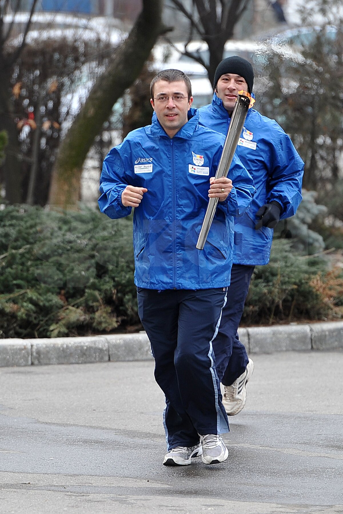 FOTO / Flacăra Olimpică a străbătut Bucureştiul » Mîine se va îndrepta spre Braşov pentru FOTE!