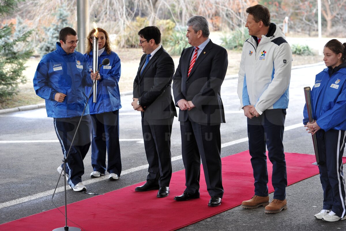 FOTO / Flacăra Olimpică a străbătut Bucureştiul » Mîine se va îndrepta spre Braşov pentru FOTE!