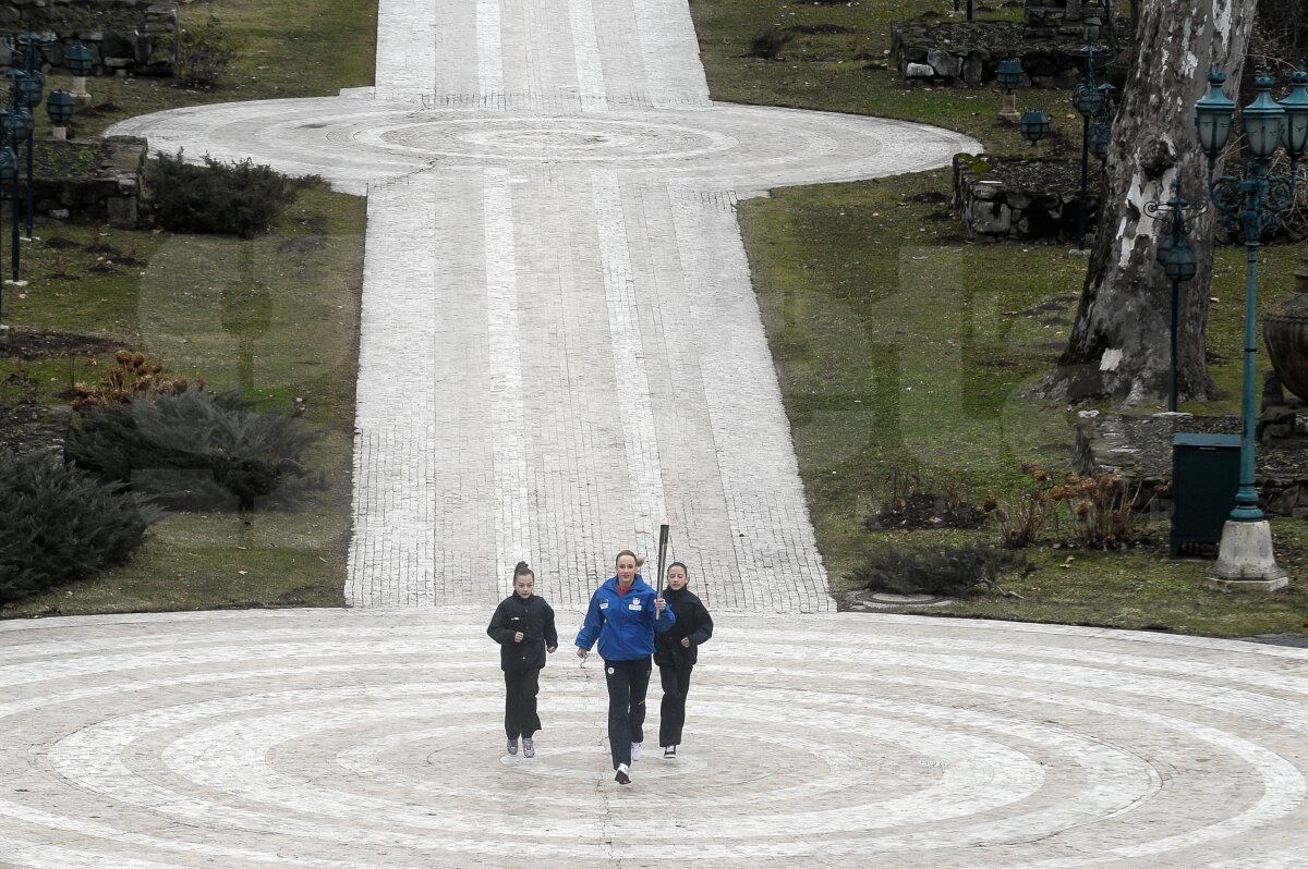 FOTO / Flacăra Olimpică a străbătut Bucureştiul » Mîine se va îndrepta spre Braşov pentru FOTE!