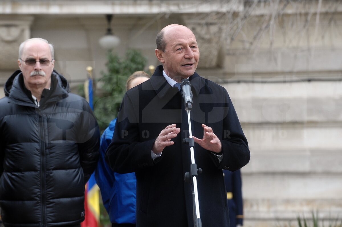 FOTO / Flacăra Olimpică a străbătut Bucureştiul » Mîine se va îndrepta spre Braşov pentru FOTE!