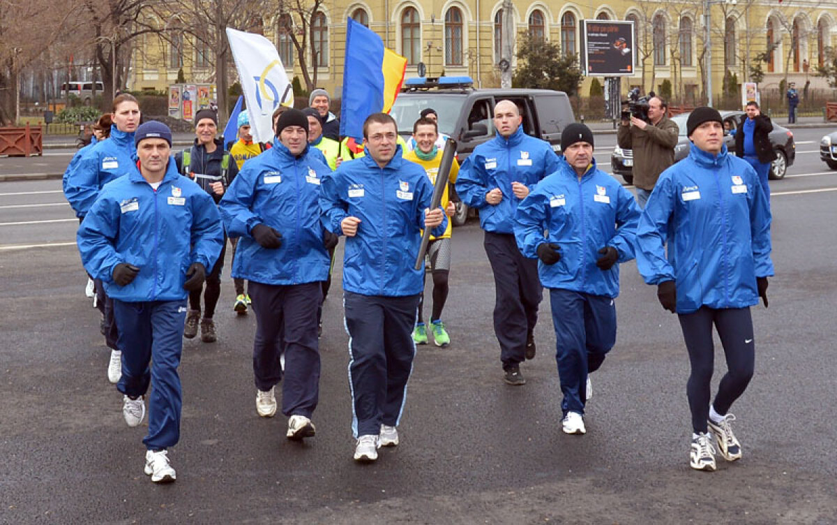 FOTO Tur de torţă » Numele mari ale sportului românesc au purtat flacăra olimpică prin Bucureşti