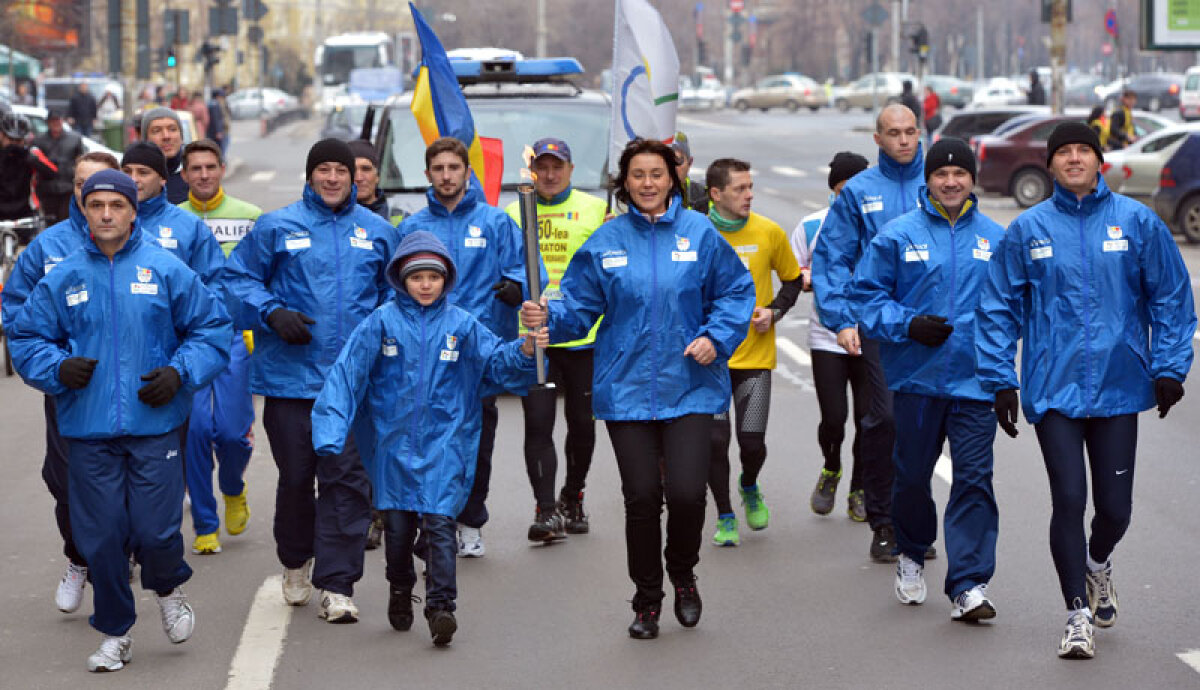 FOTO Tur de torţă » Numele mari ale sportului românesc au purtat flacăra olimpică prin Bucureşti