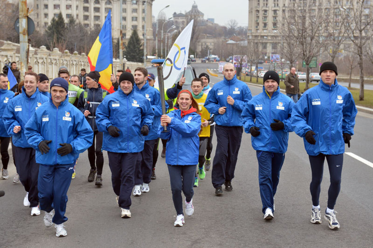 FOTO Tur de torţă » Numele mari ale sportului românesc au purtat flacăra olimpică prin Bucureşti