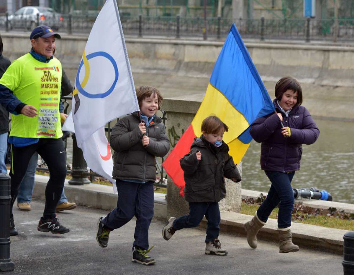 FOTO Tur de torţă » Numele mari ale sportului românesc au purtat flacăra olimpică prin Bucureşti