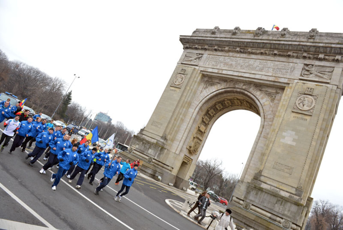 FOTO Tur de torţă » Numele mari ale sportului românesc au purtat flacăra olimpică prin Bucureşti