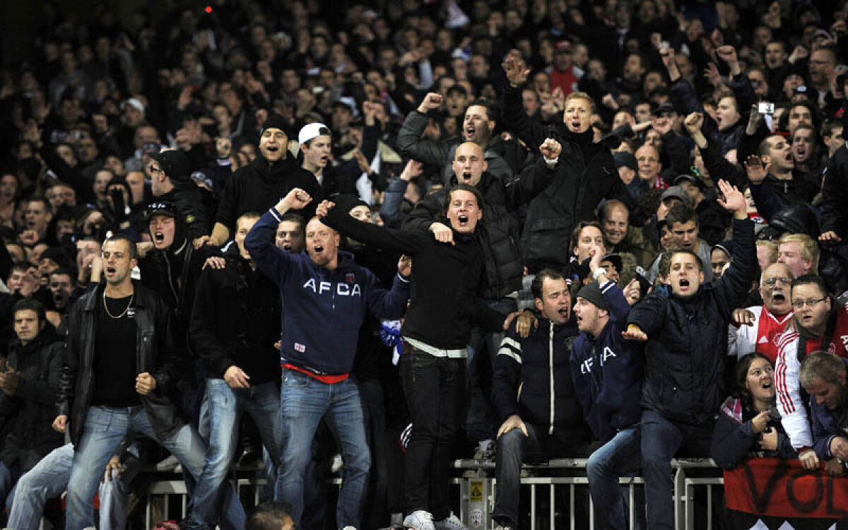 Oraş sigur, galerie rea » Fanii lui Ajax îi avertizează pe rivalii roş-albaştri să nu provoace incidente la Amsterdam