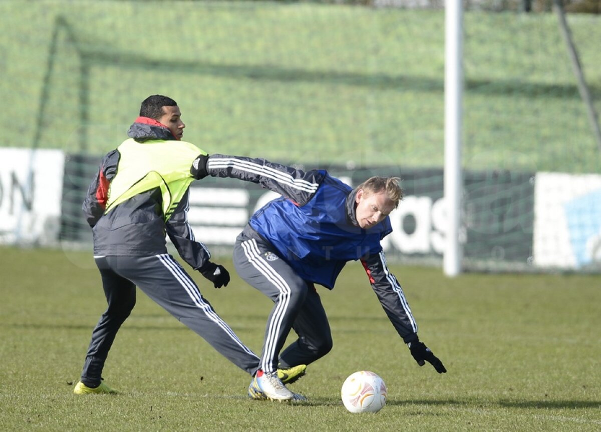 FOTO Pe ultima sută de metri » Ajax a efectuat antrenamentul oficial înaintea meciului cu Steaua
