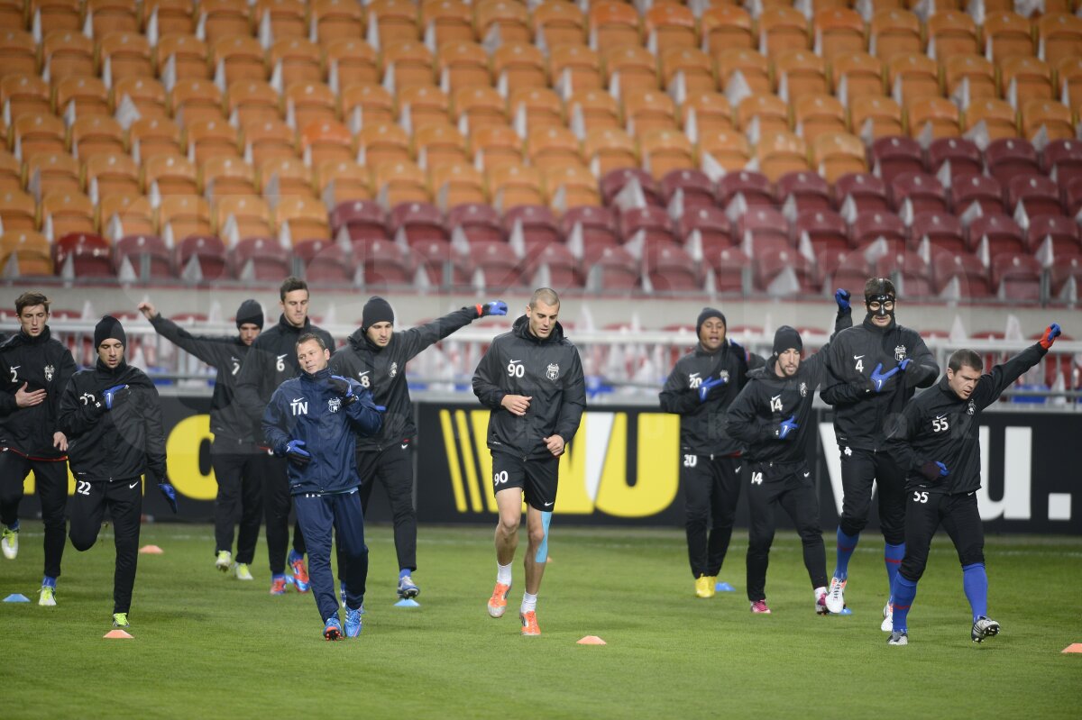 FOTO Szukala, cu mască la antrenamentul oficial » Coregrafie specială pregătită de olandezi